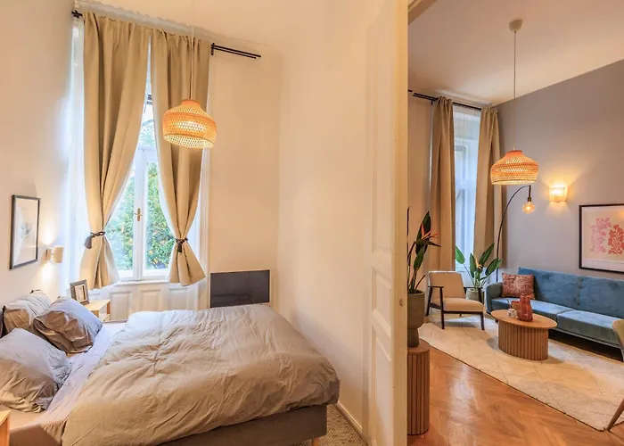 Central Designer 2 Bedroom Flat